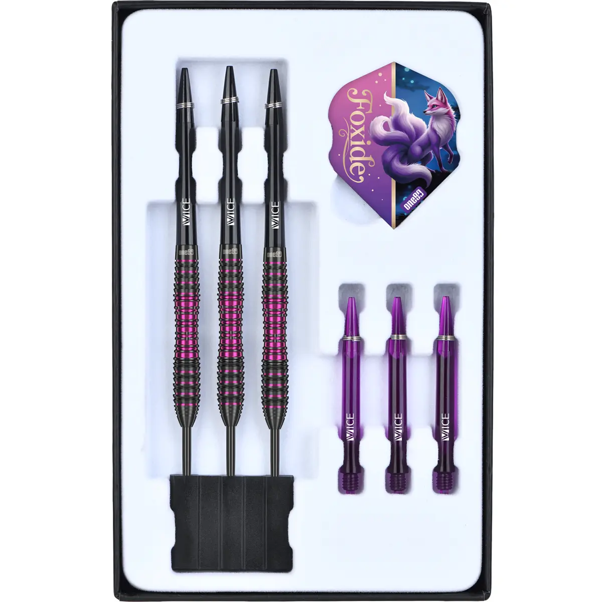 Lieferumfang der One80 Foxide F3 Steeldarts mit Barrels, Shafts und Foxide Flights