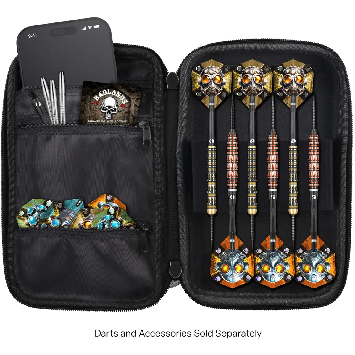Innenansicht der Shot Tactical Badlands Darttasche – Platz für zwei komplette Dartsets Shot Tactical Badlands Darttasche Innenansicht mit Darts, Flights und Zubehörfächern