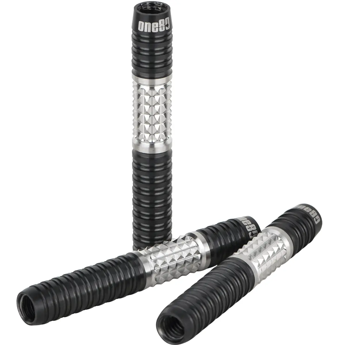 Großaufnahme der One80 Luxor II Iota Softdart Barrels im Schwarz-Silber Design