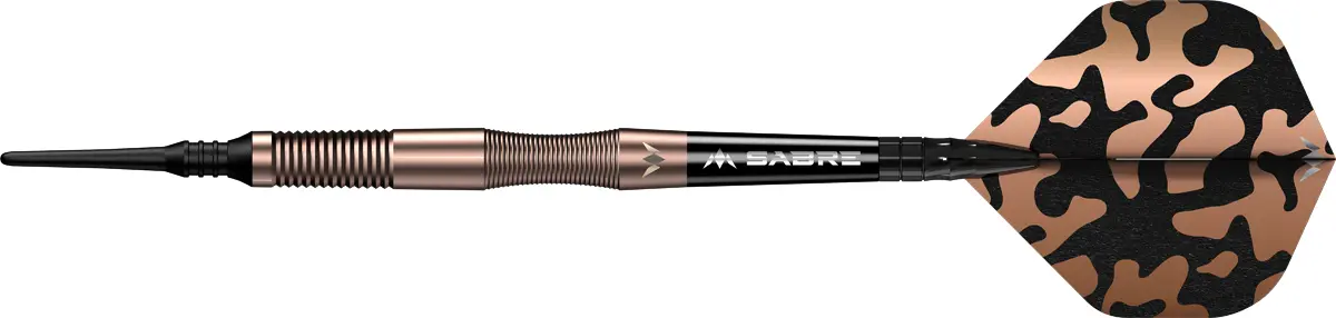 Mission Dead Shot Softdart Seitenansicht – 95 % Tungsten Barrel, Camouflage Flight und Sabre Shaft